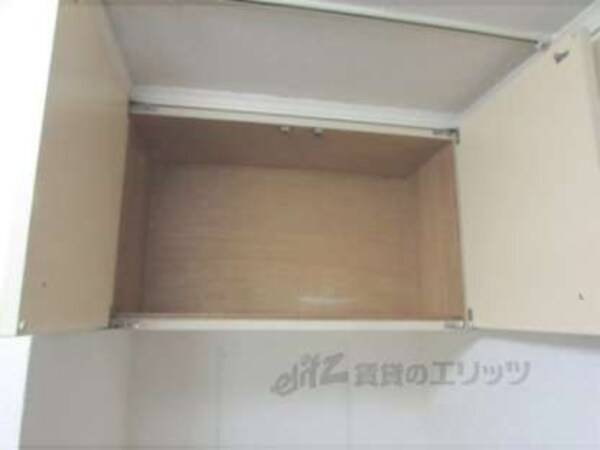 物入れ(洗濯機置場上部)