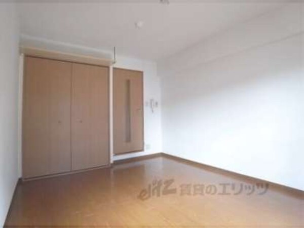 居室(きれいなお部屋です。)