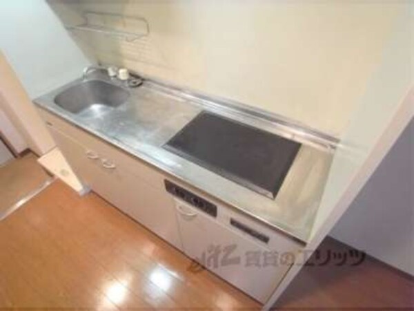 キッチン(一人暮らしには十分な広さです。)