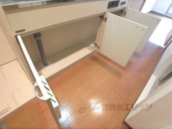 下部収納(調味料などが入れられます。)