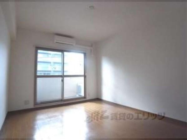 居室(一人暮らしには程よい広さです。)