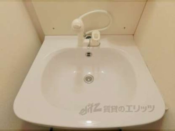 洗面所(コートを掛けたりできそうですね！)