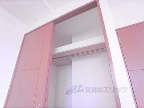 洋室：収納