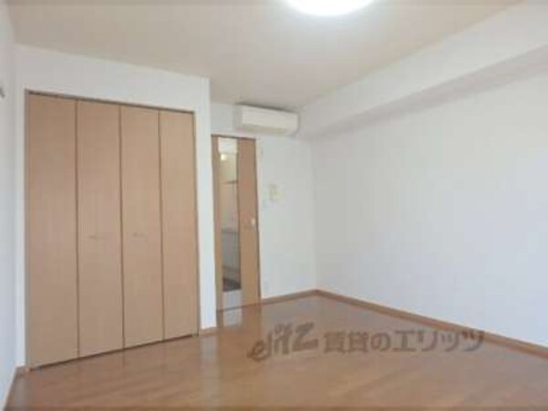 洋室(広くて一人暮らしには十分ですね。)