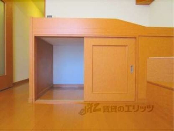 ベッド下