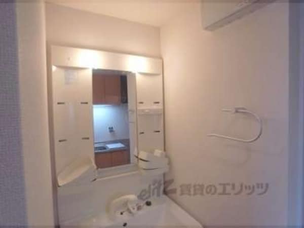 洗面所(洗面化粧台上部)