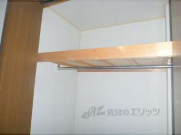 収納(枕棚、ハンガーパイプ)