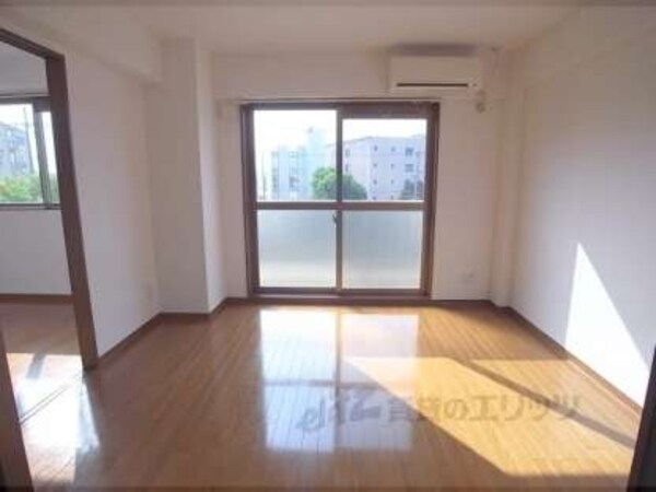 北側洋室(７．５帖)