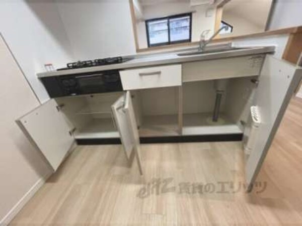 収納下部