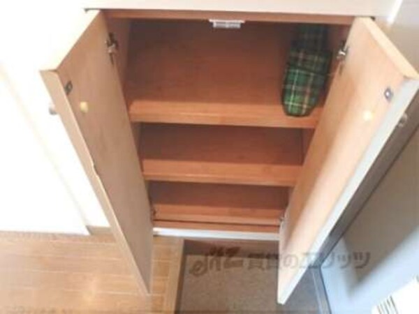 下駄箱(たくさんの靴を収納できます。)