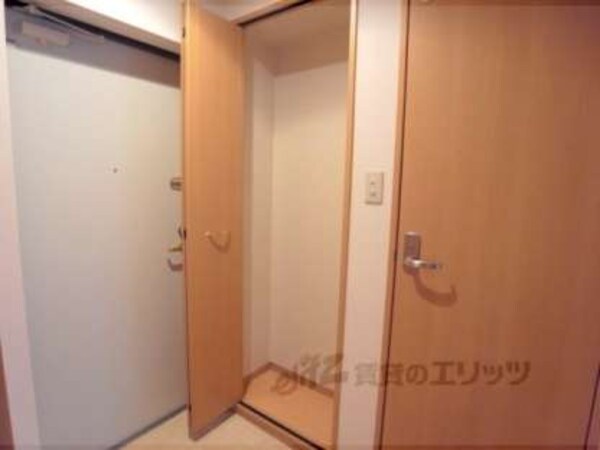 玄関横収納(玄関に収納ついてます)