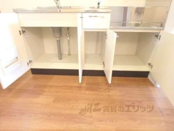 下部収納(包丁入れもあり便利です)