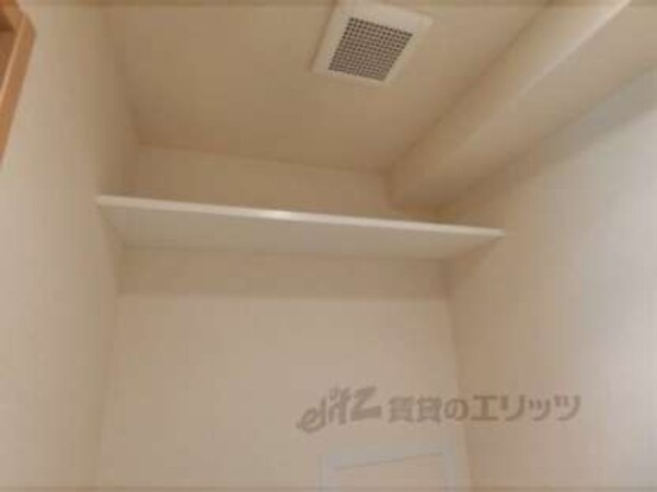 トイレ(収納棚)