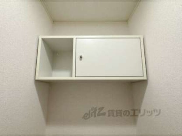 トイレ上部収納