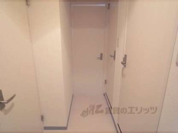 廊下(白で統一)