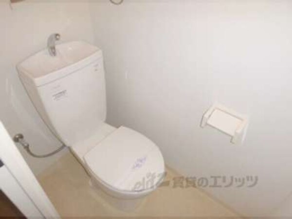 トイレ(フローリングが奇麗なトイレです。)