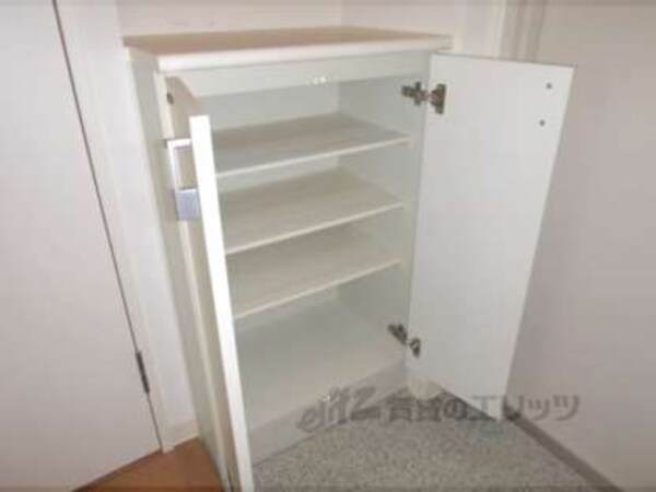 下駄箱(たくさん入るので女性にもお勧めです。)
