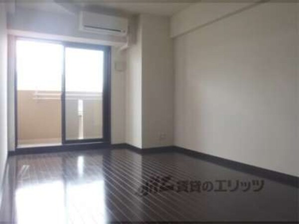 居室(明るいお部屋です。)