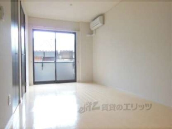 洋室(フローリングかなり綺麗です)