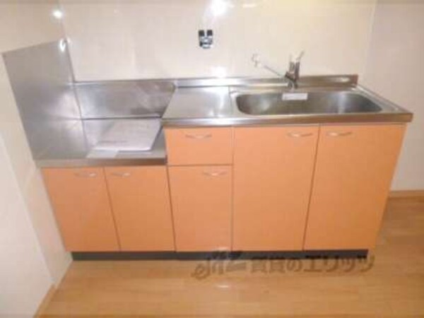 キッチン(2口コンロ設置可能でお料理も楽々!)