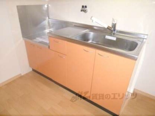 キッチン(2口コンロ設置可能でお料理も楽々!)