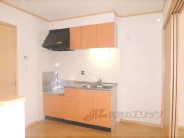 キッチン(2口コンロ設置可能でお料理も楽々!)