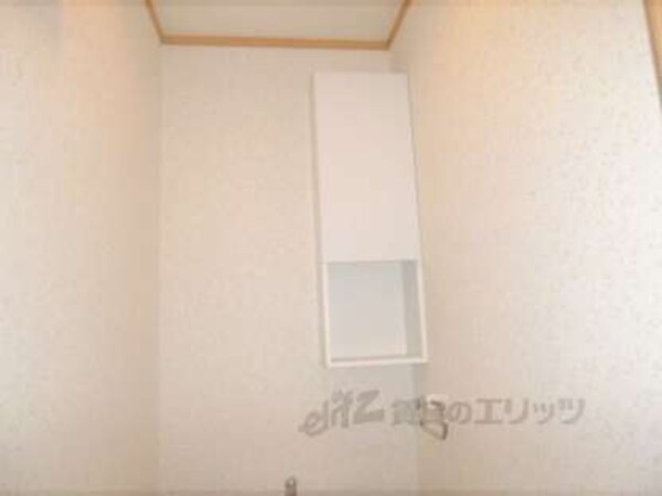 トイレ(棚あり便利。)