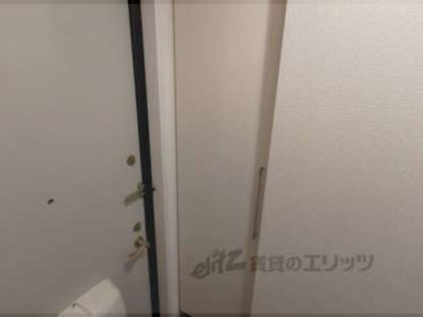 玄関右手にあります