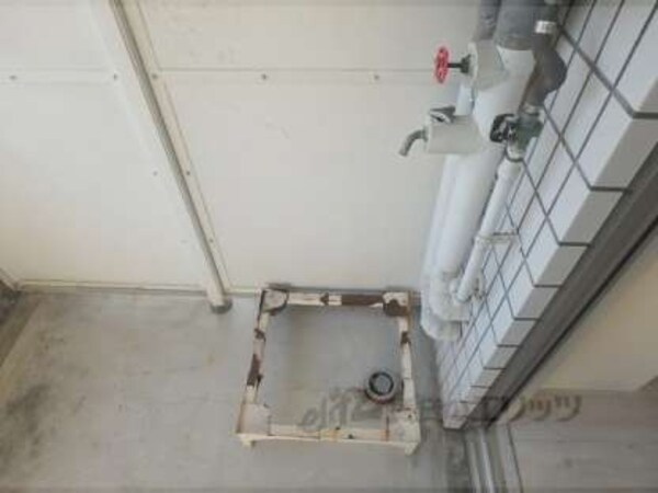 洗濯機置場(ひろーいベランダです♪)