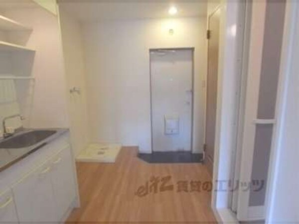 廊下(室内から見た玄関です)