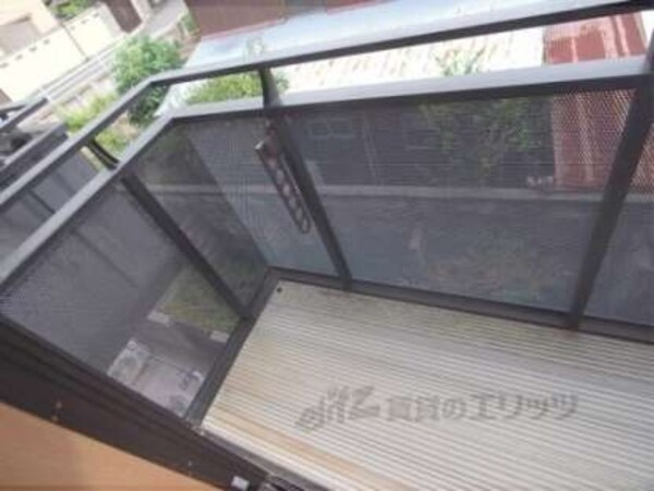 ベランダ(洗濯物よく乾きそうですね)