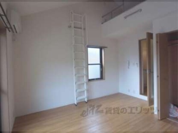 洋室(広々していますね)