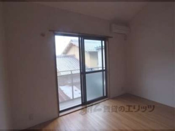 洋室(南向きのお部屋になっています)