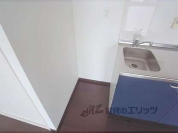 冷蔵庫置場(キッチン横に冷蔵庫置場があります。)