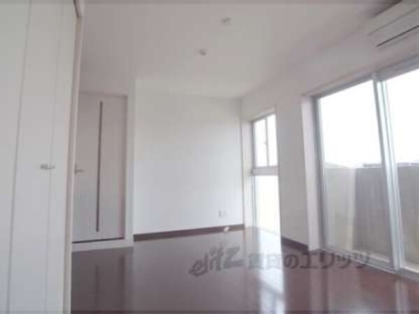 居室(8.4帖のお部屋です。)