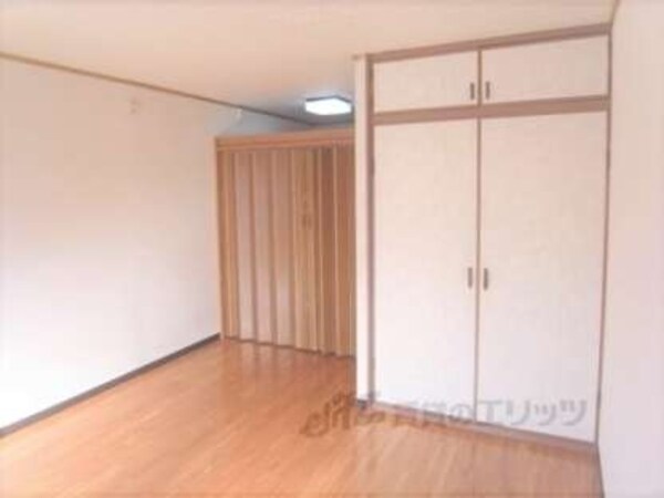 居室(明るい7帖の部屋です。)