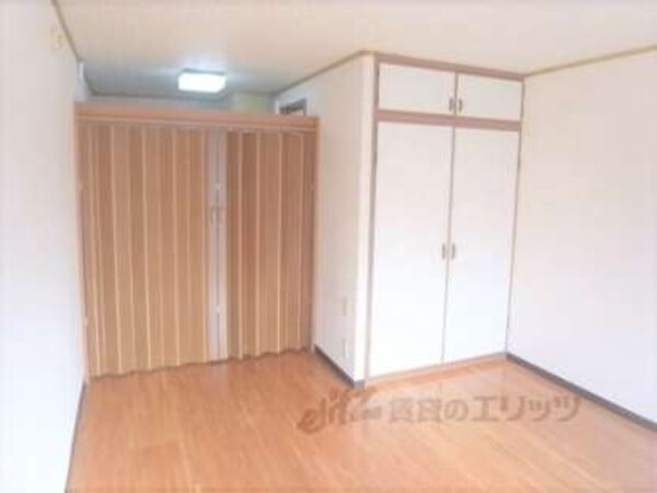 居室(明るい7帖の部屋です。)