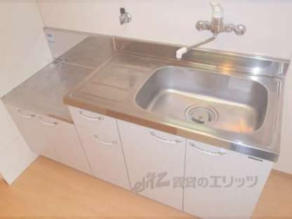 キッチン(２口コンロ設置可能。)
