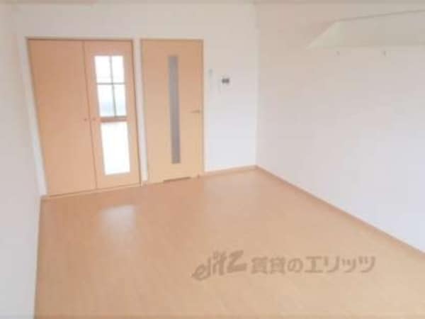 洋室(９，９帖の広いお部屋です。)
