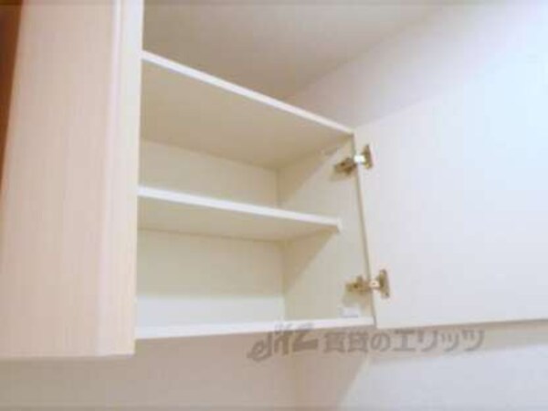 トイレ収納(トイレットペーパーや掃除用具の収納に♪)