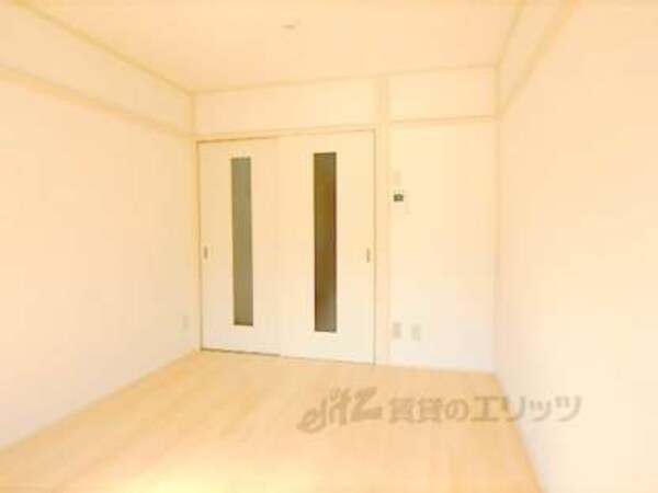 洋室(清潔感のあるお部屋です)