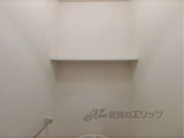 トイレ上の棚
