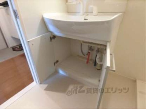 洗面台下