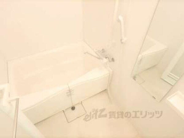 風呂(大きな鏡も魅力ですね。)