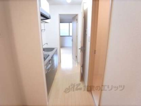 廊下(玄関からの光景)