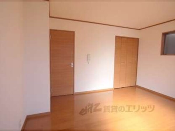 洋室(出窓もあり明るいお部屋です。)