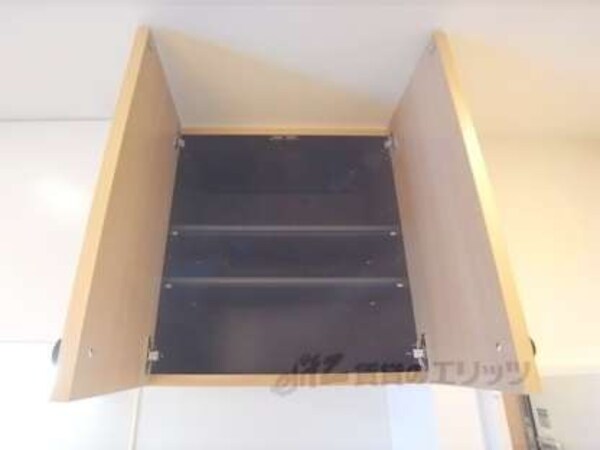 冷蔵庫置場上収納