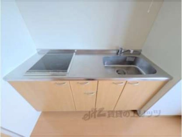 トイレ(棚の高さが低めなので、使いやすいですよ☆)