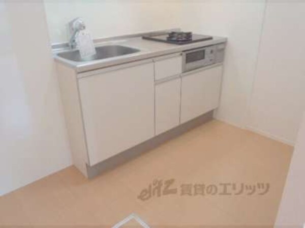 キッチン(キッチン部分は洋室から少し独立してます♪)