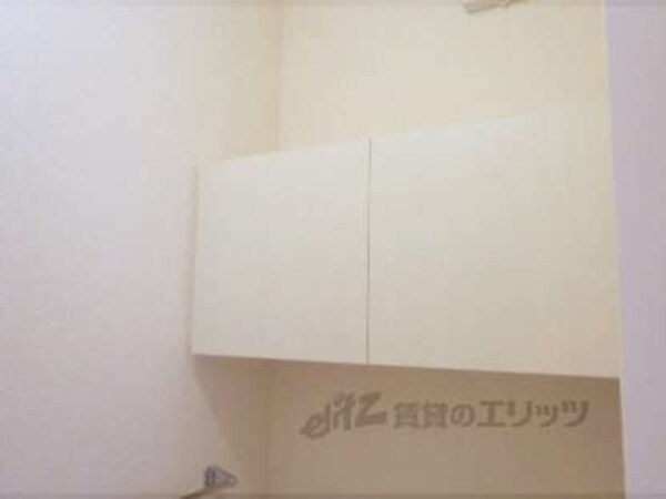 トイレ(トイレにも収納ありますよ☆)